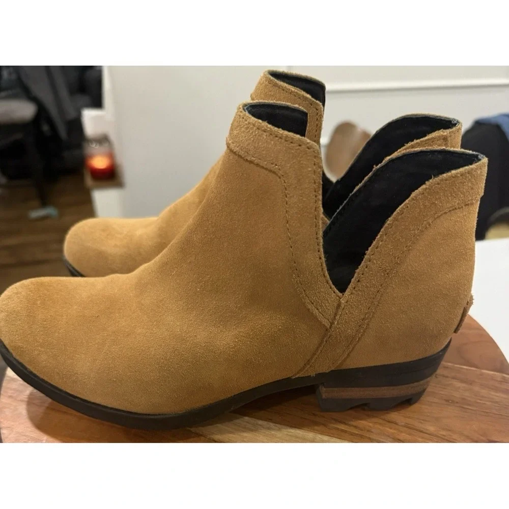 Sorel Women's Lolla Cutout Ankle Bootie Suede Camel Brown Size 7